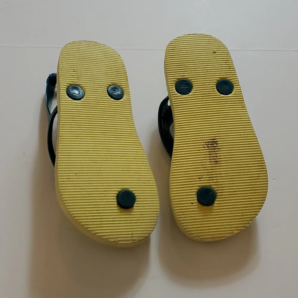 Old Navy kids thong flip flops